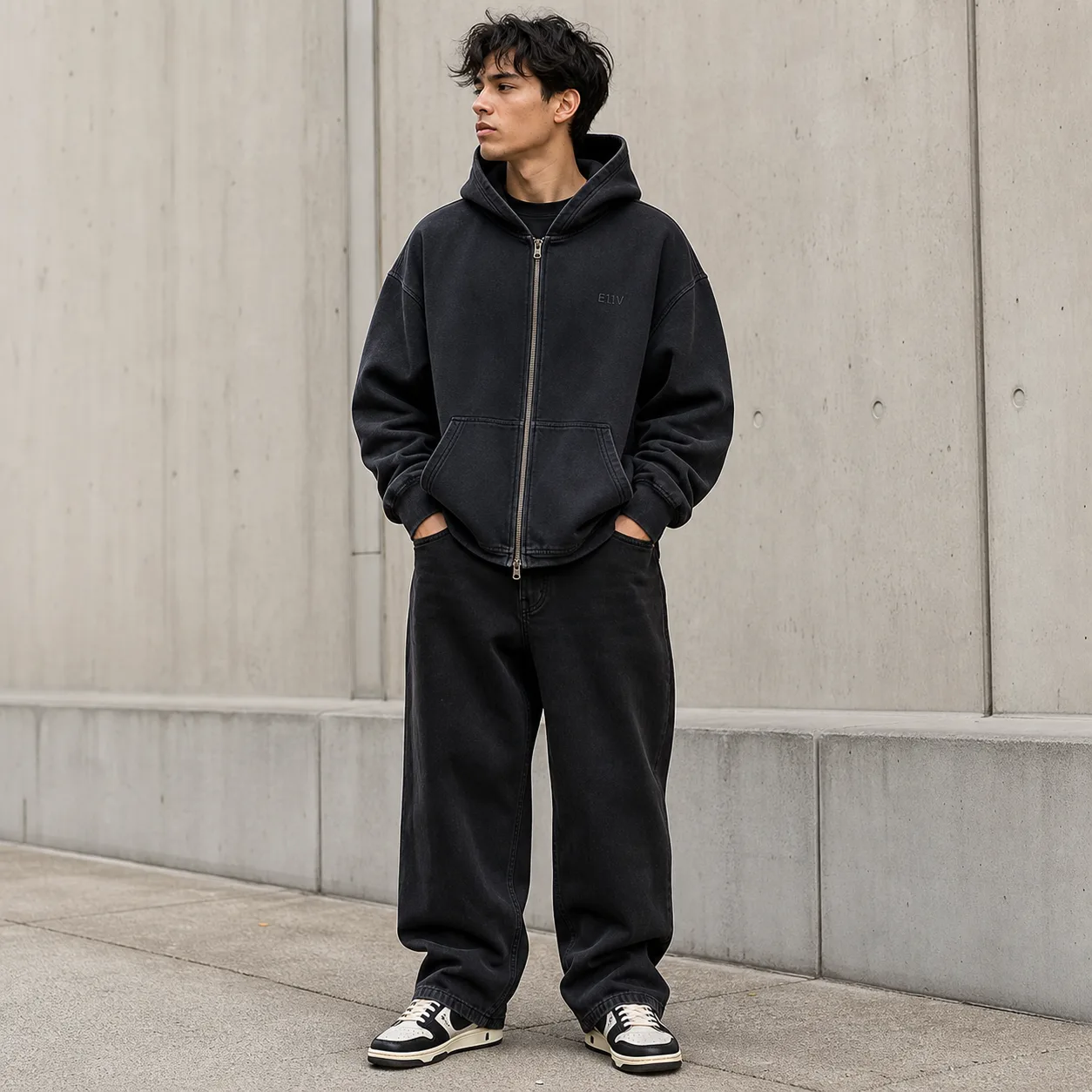 Heavyweight Vintage Zip Hoodie washed black model
