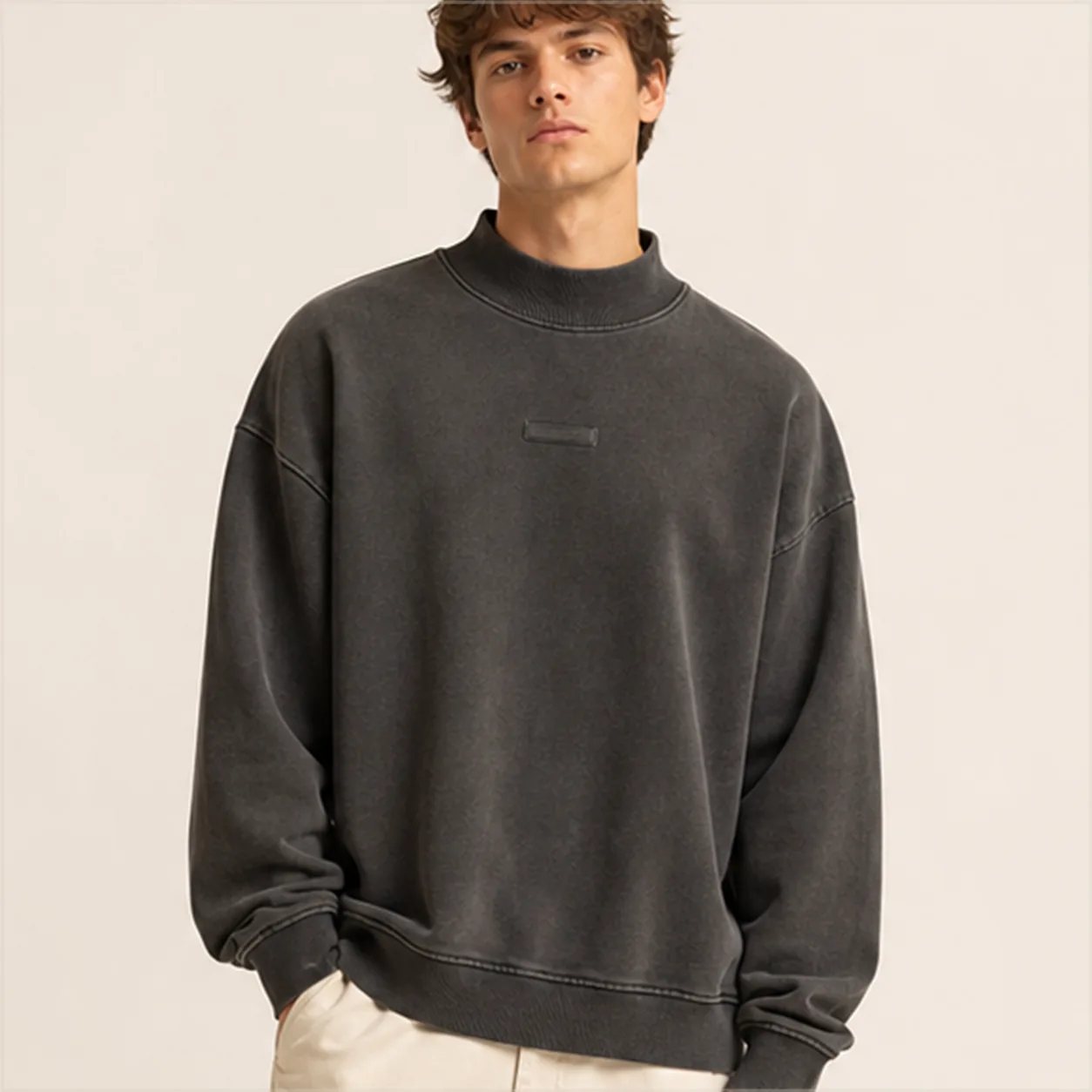Mockneck Logo Sweatshirt detail neck